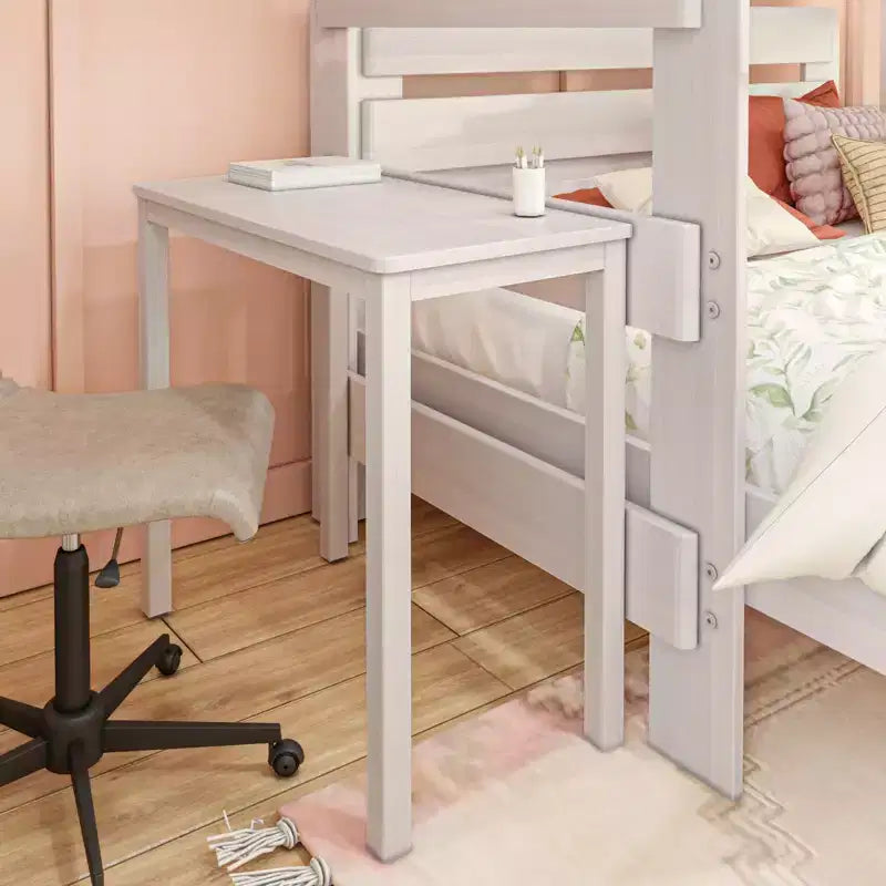 Letto a castello a L in stile rustico con scrivania, matrimoniale sopra queen size