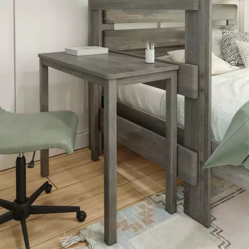 Letto a castello a L in stile rustico con scrivania, matrimoniale sopra queen size