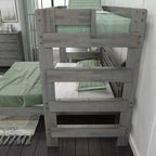 Letto a castello a L in stile rustico con scrivania, matrimoniale sopra queen size